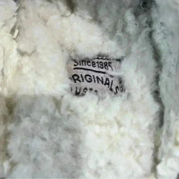 ORIGINALS UGG AUSTRALIA Suede Tan sheep Slip‎ on House Shoes Tan Men Size 10/11 - Picture 2 of 7